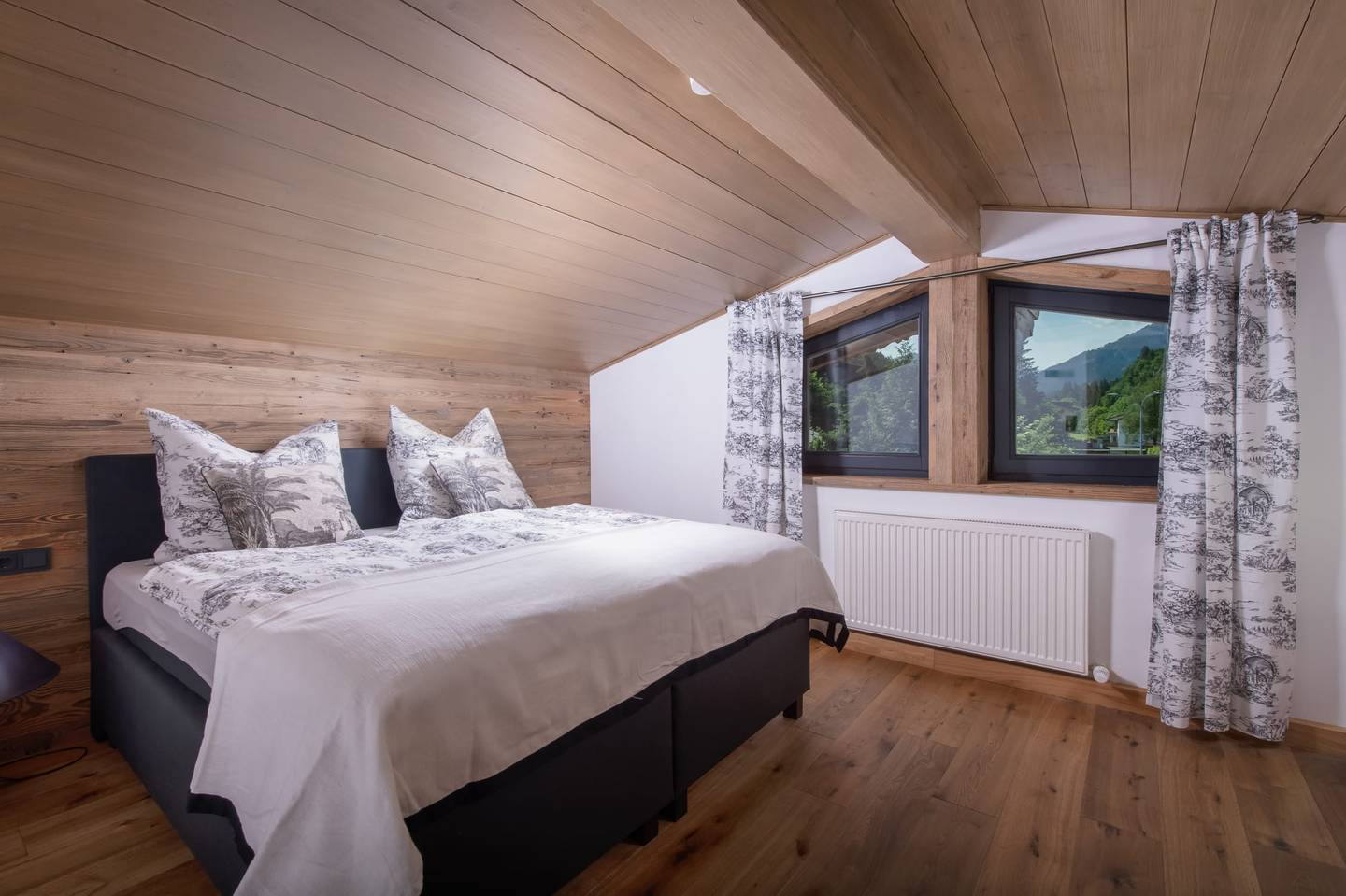 Attic apartment with sauna and fireplace near ski areas