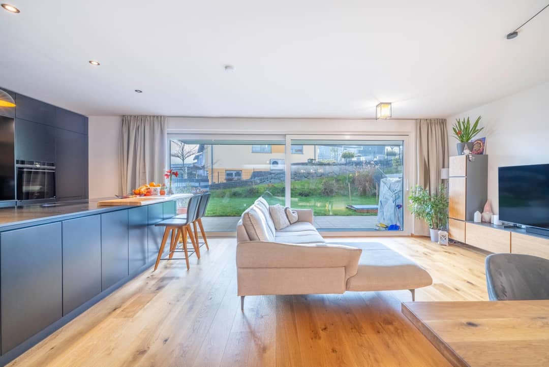 Neuwertige Wohnung mit Terrasse und eigenem Garten