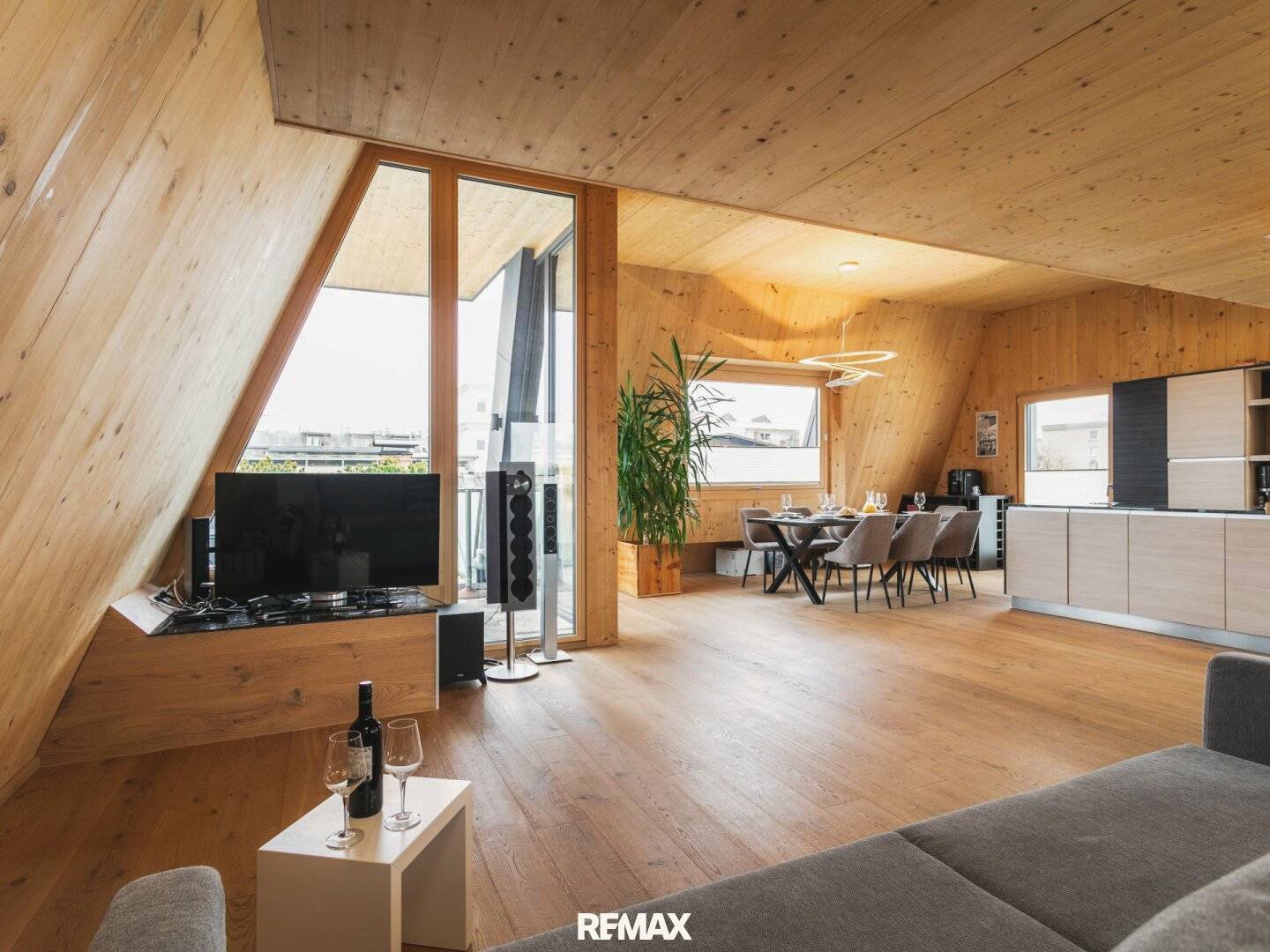 Maisonette apartment with terrace and two balconies