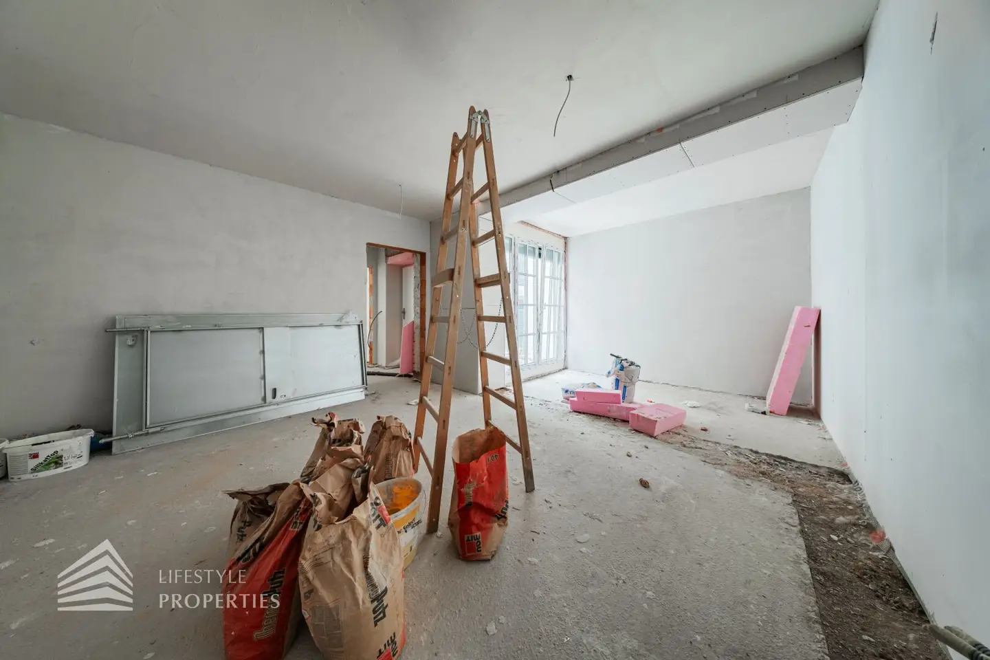 Maisonette apartment first occupancy quiet courtyard terrace