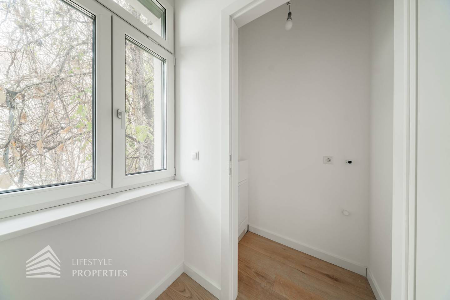 Brand new apartment with balcony near Aumannplatz