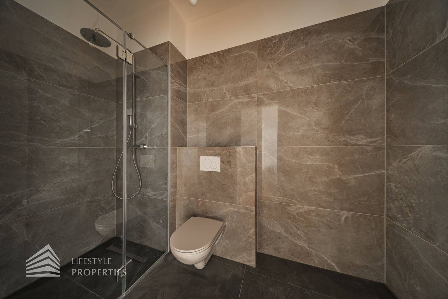 Brand new apartment with balcony near Aumannplatz