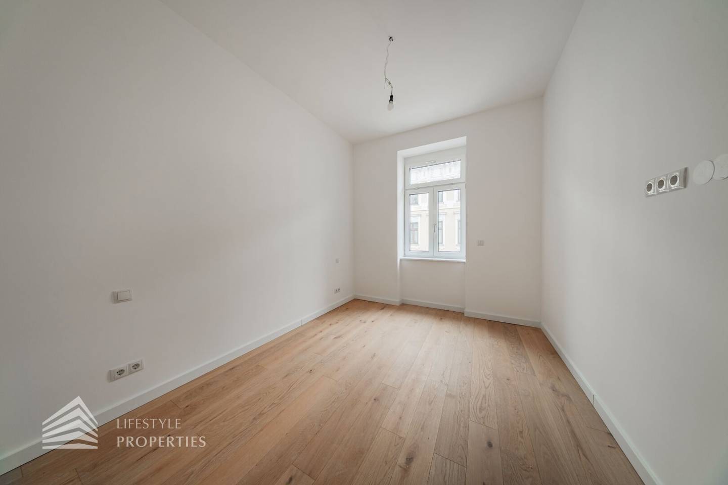 Brand new apartment with balcony near Aumannplatz
