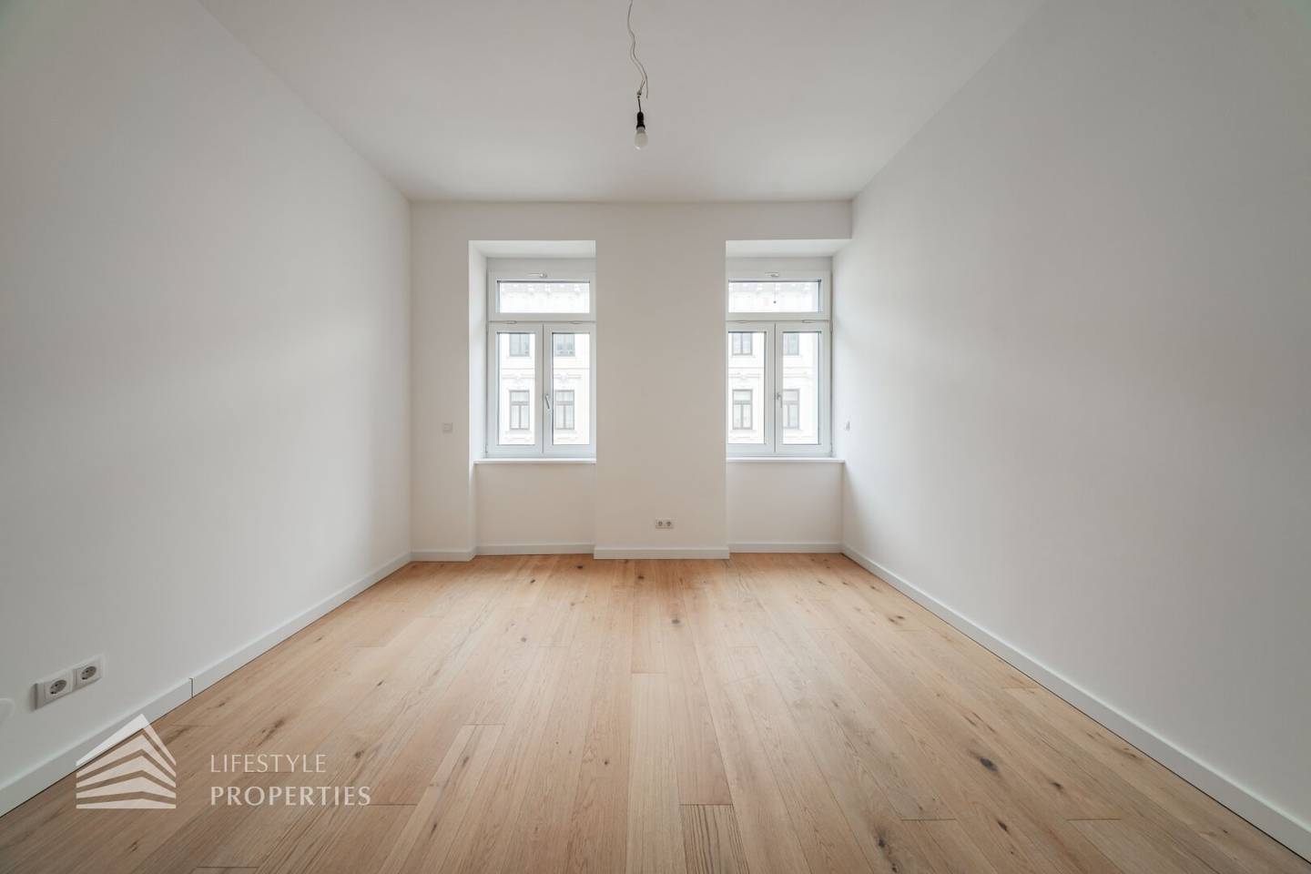 First occupancy Altbau apartment with balcony in Gründerzeit building