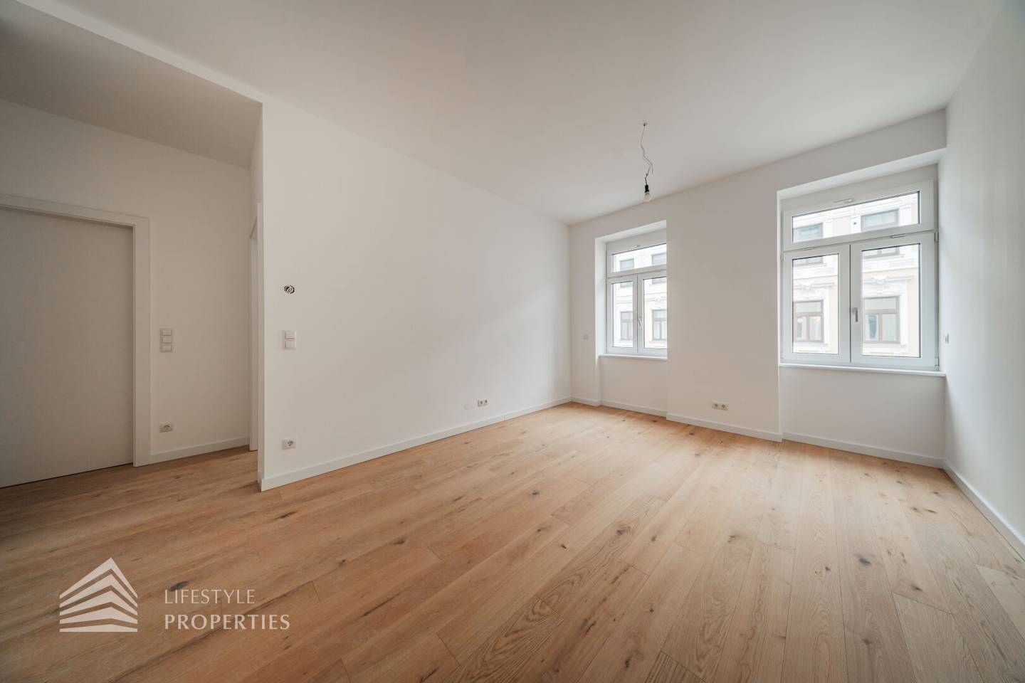 First occupancy Altbau apartment with balcony in Gründerzeit building
