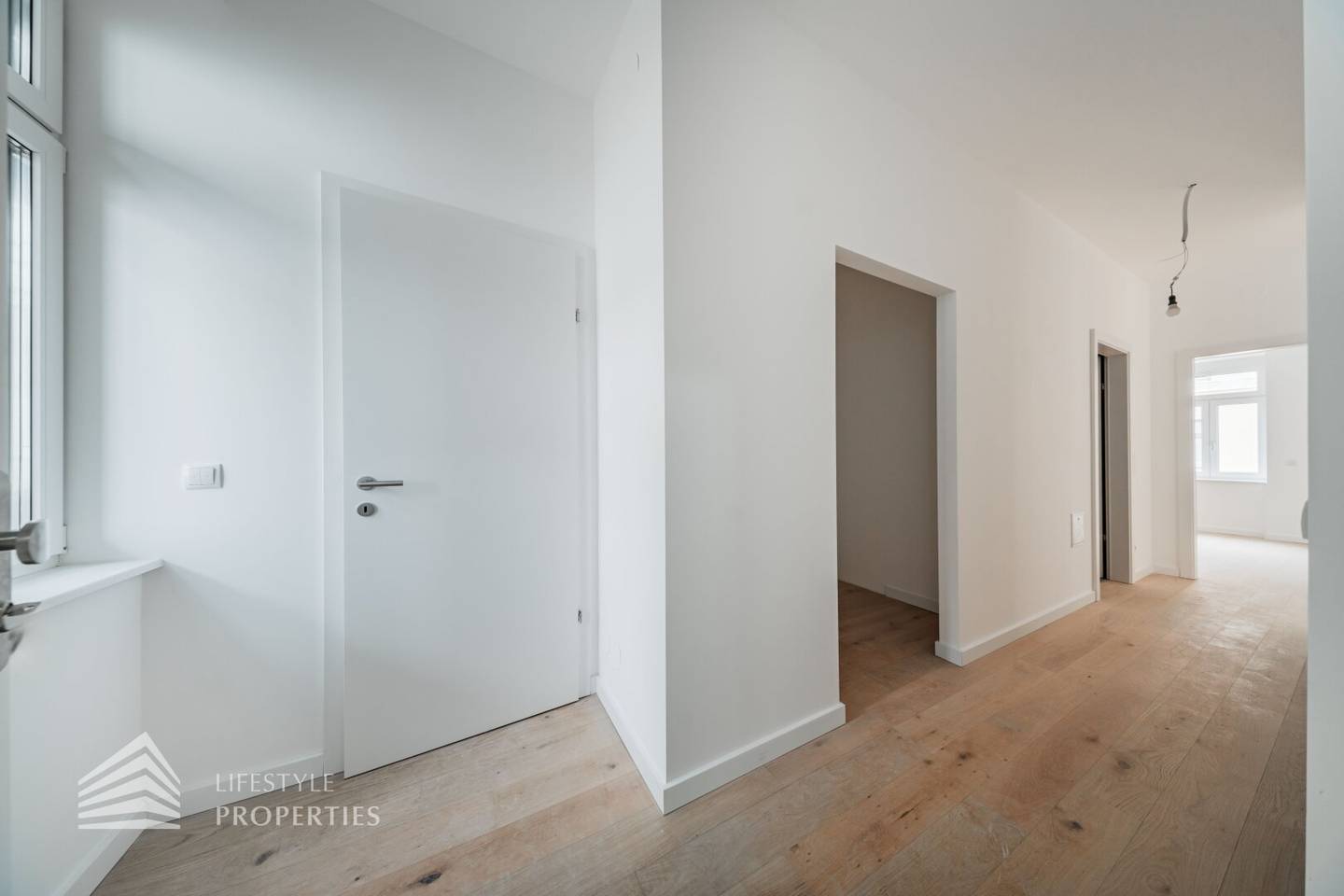 First occupancy Altbau apartment with balcony in Gründerzeit building