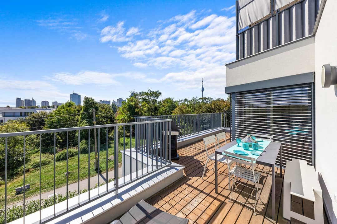 Dachgeschosswohnung unverbaubarer Blick Alte Donau zwei Terrassen