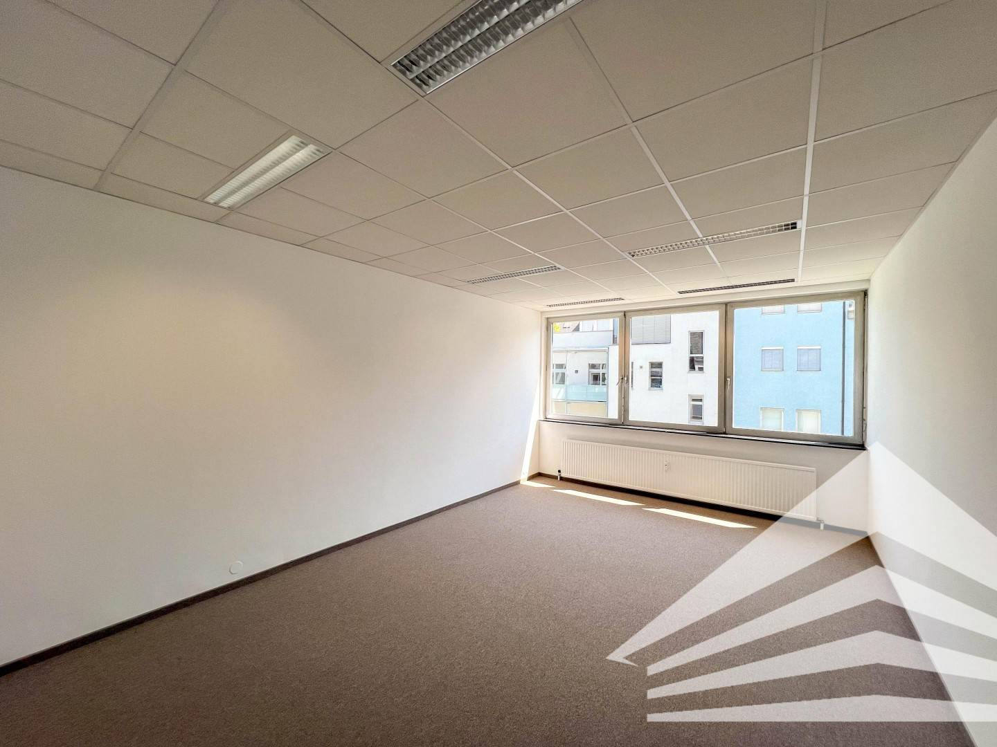 Neu saniertes Büro mit Klimaanlage in Bahnhofsnähe! Parkplätze!