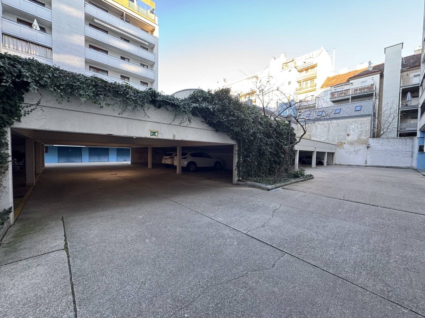 *Überdachter Abstellplatz bei U6 Dresdner Straße* Ab sofort verfügbar*