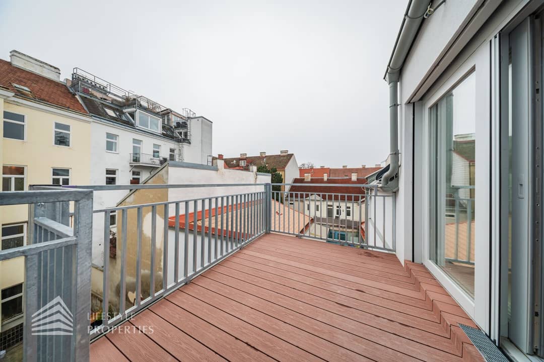 First occupancy apartment near Kutschkermarkt