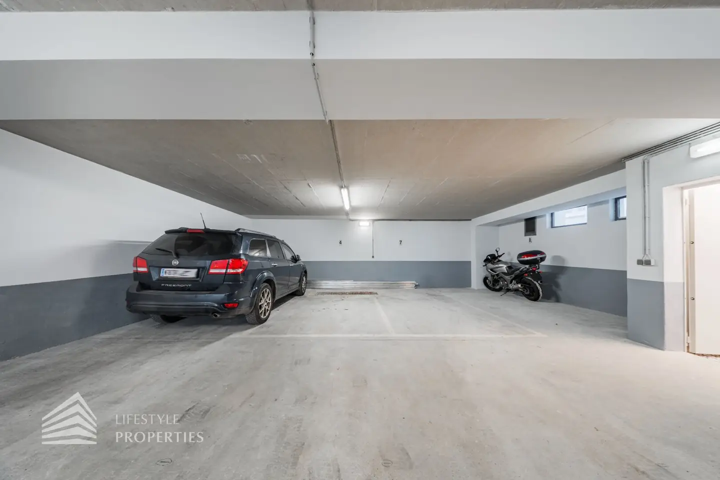 Apartment first occupancy with terrace near Kutschkermarkt