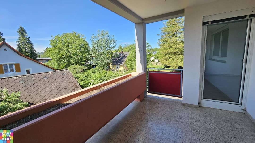 Spacious apartment with balcony and parking