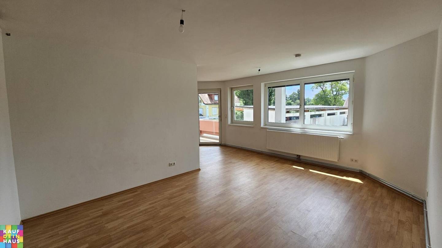 Spacious apartment with balcony and carport