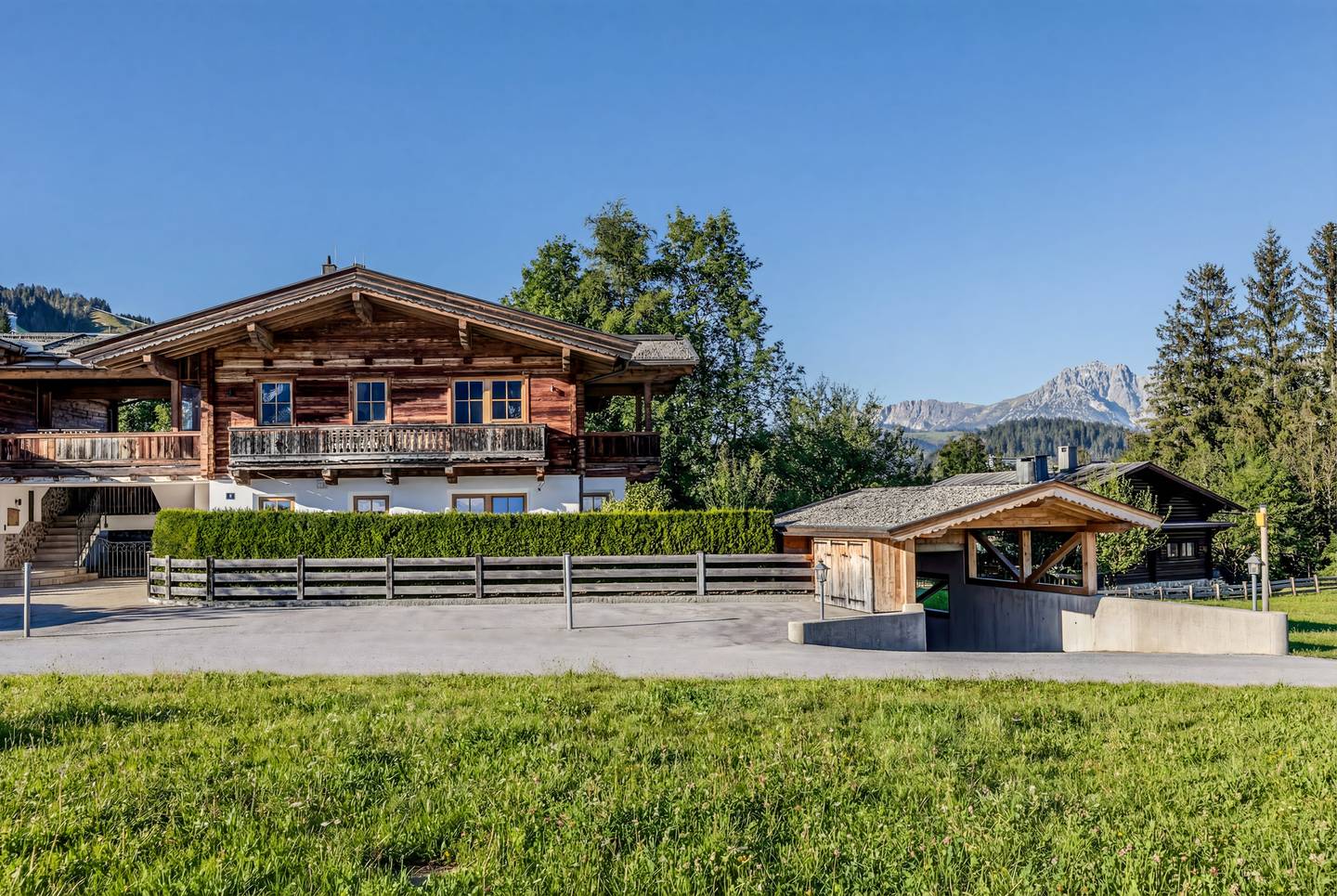 Ground floor apartment with panoramic view and garden