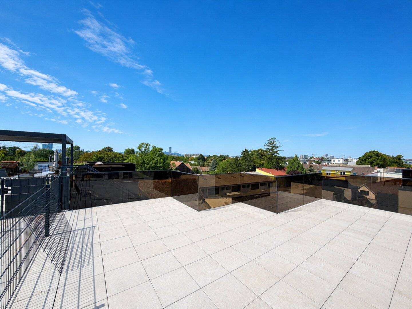 Monthly Rental! Luxury Living! Penthouse! Skyline+Kahlenberg View! Amazing Roof Top Terrace &amp; Garage!