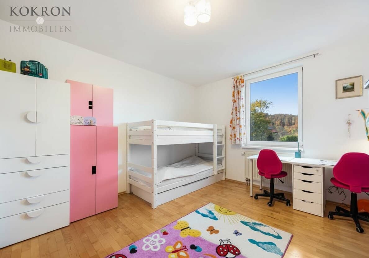 Double Income no Kids - lots of space for living, working, yoga,....,