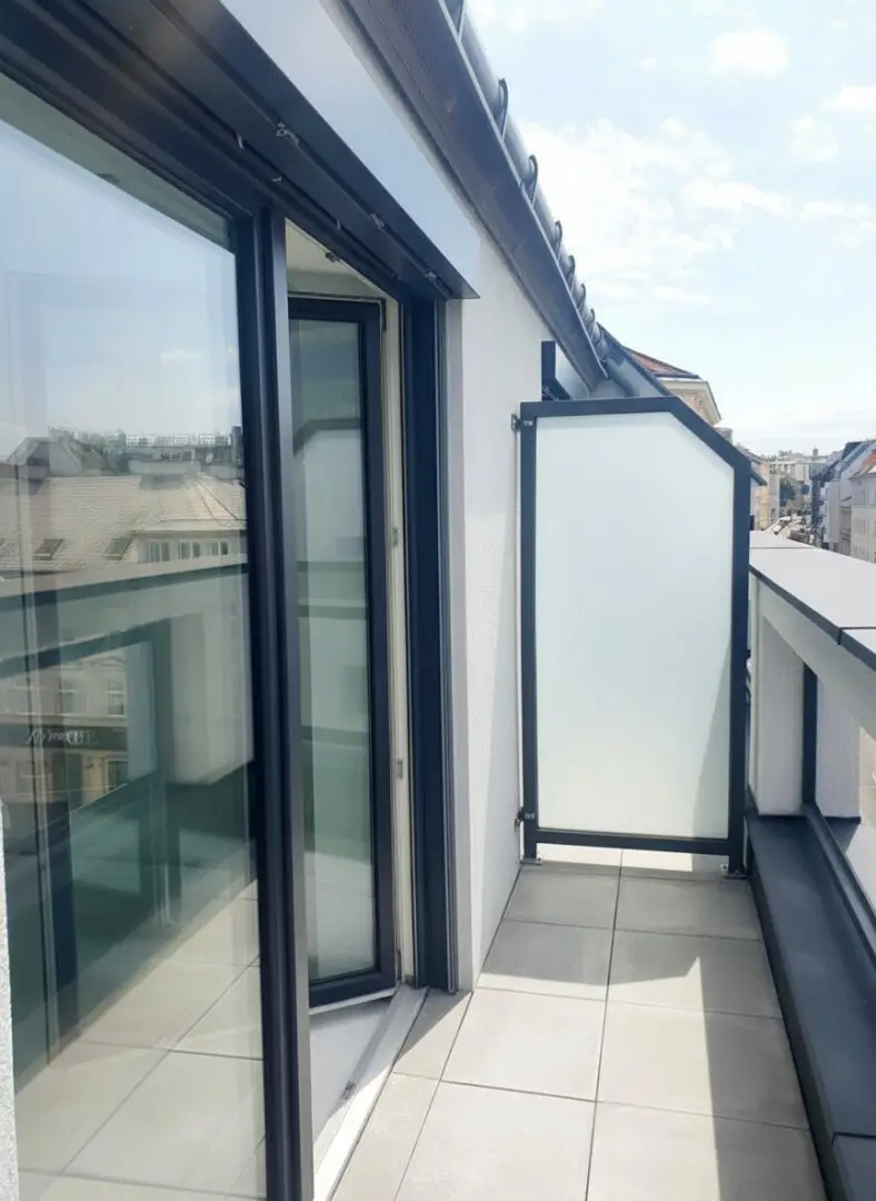 Apartment with terrace first occupancy near U1