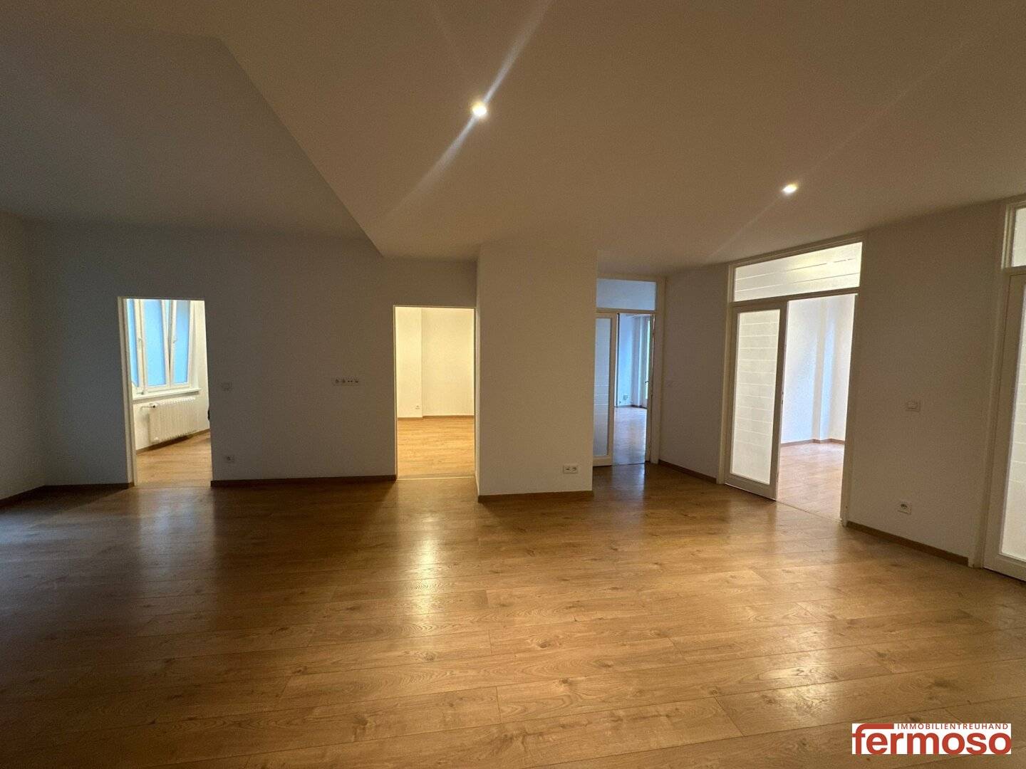 Apartment Bright Living Spaces Balcony in the City Center