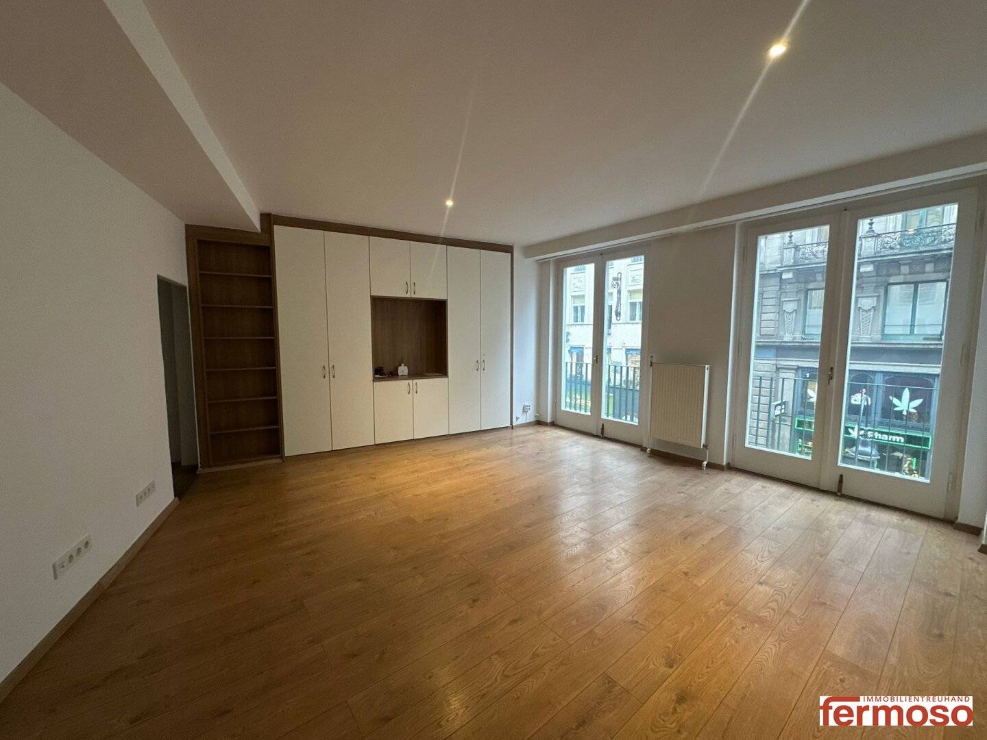 Apartment Bright Living Spaces Balcony in the City Center