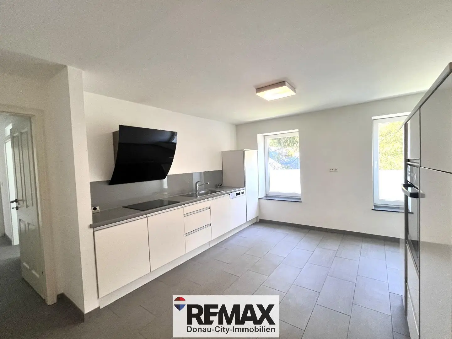 Apartment with loggia and garden access