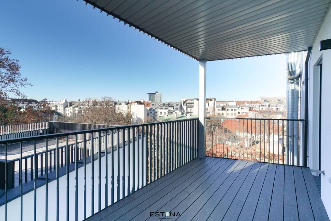 Helle Altbauwohnung mit Balkon in nachhaltig saniertem Eckhaus