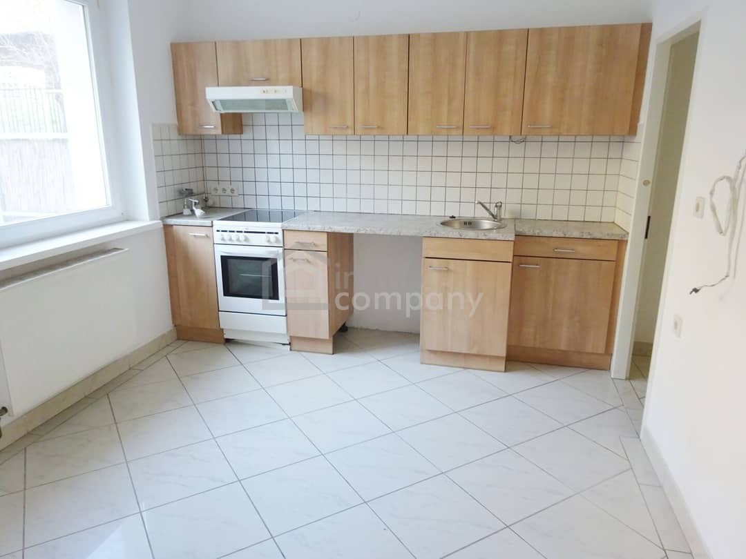 Wohnung mit Terrasse nahe Metropole hell