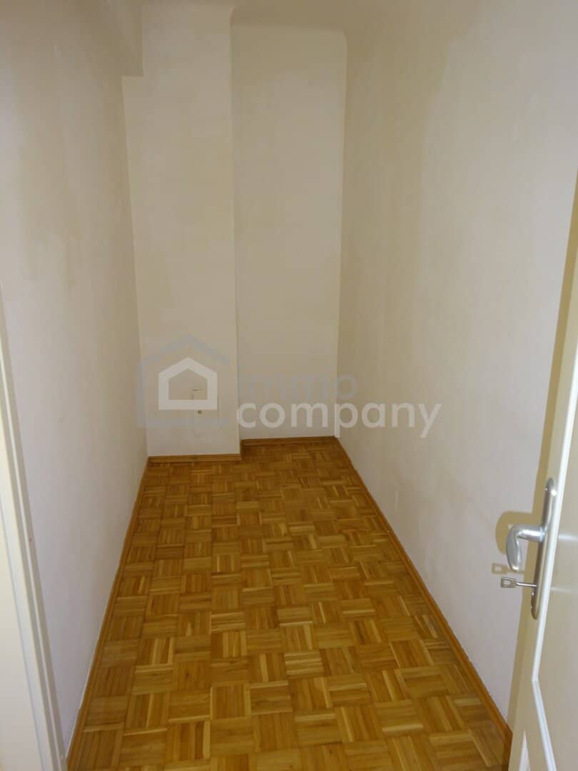 Apartment with terrace near metropolis bright