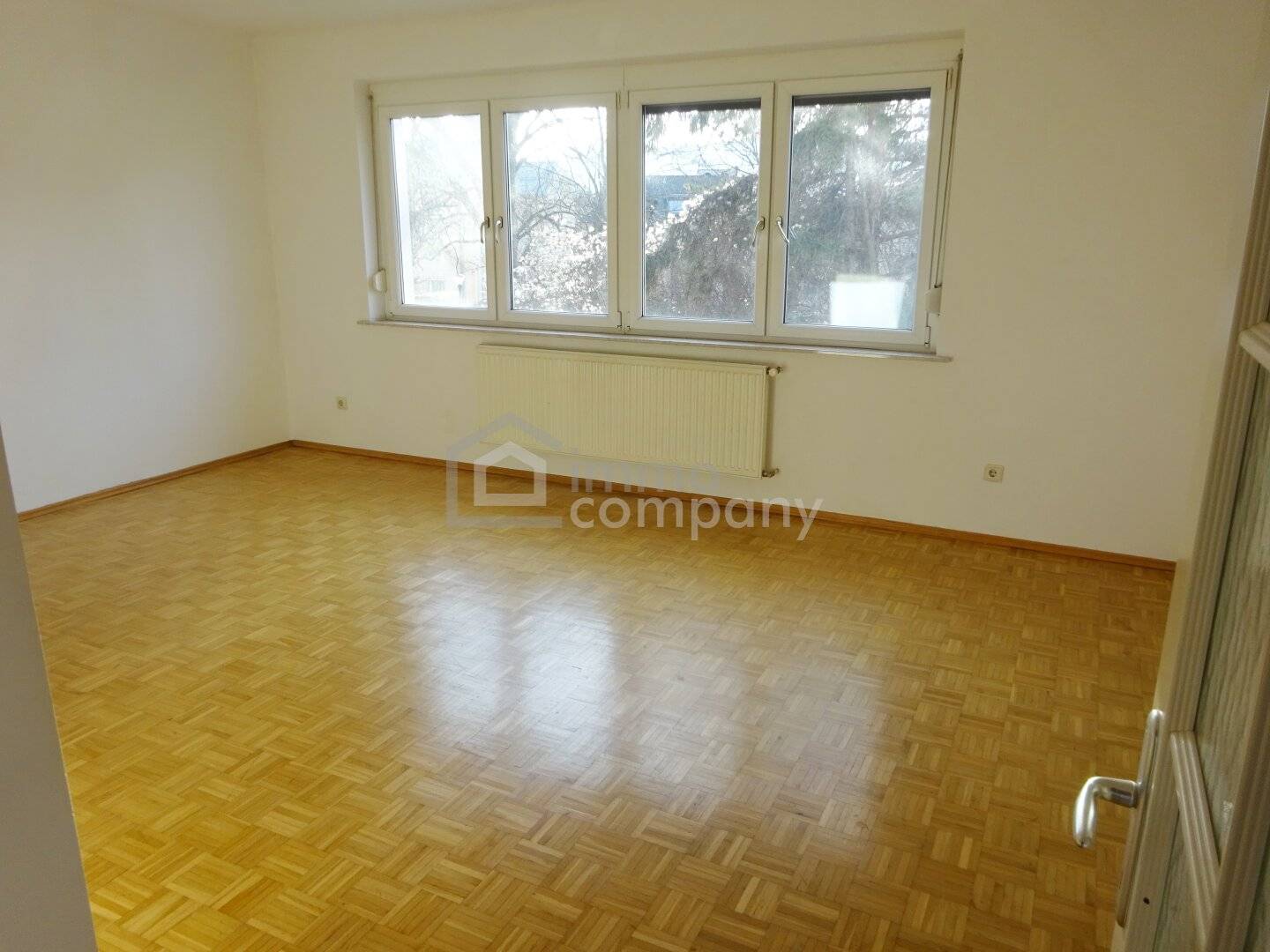 Apartment with terrace near metropolis bright