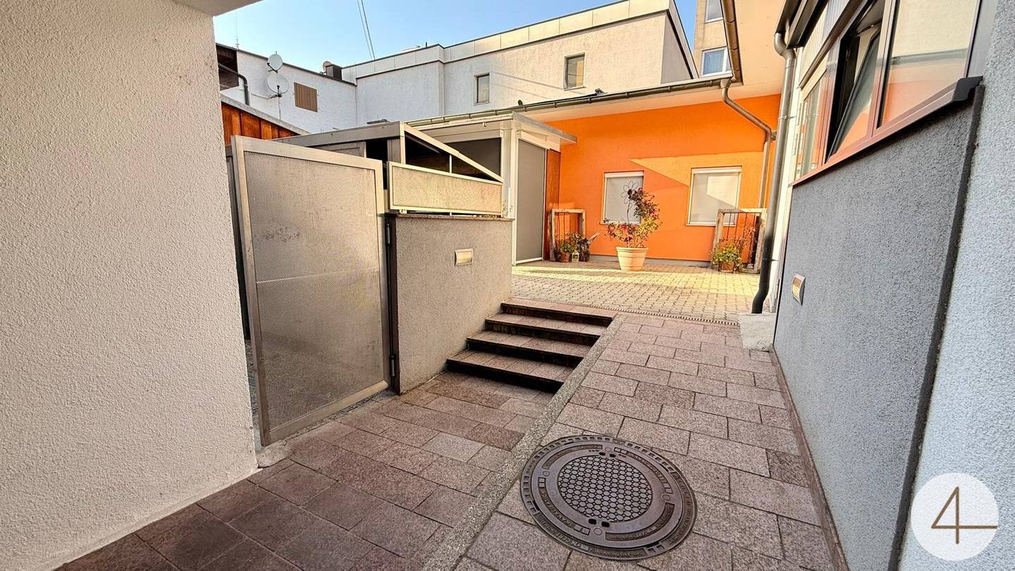 Commercial space with privacy in the centre of Grieskirchen? center? No, centre