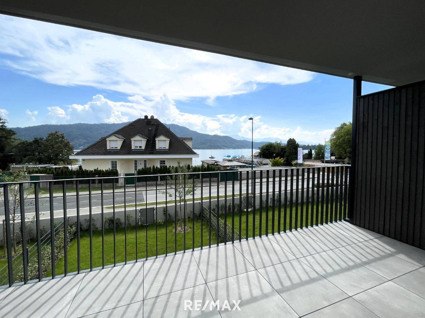 Apartment with lake view and terrace Wörthersee