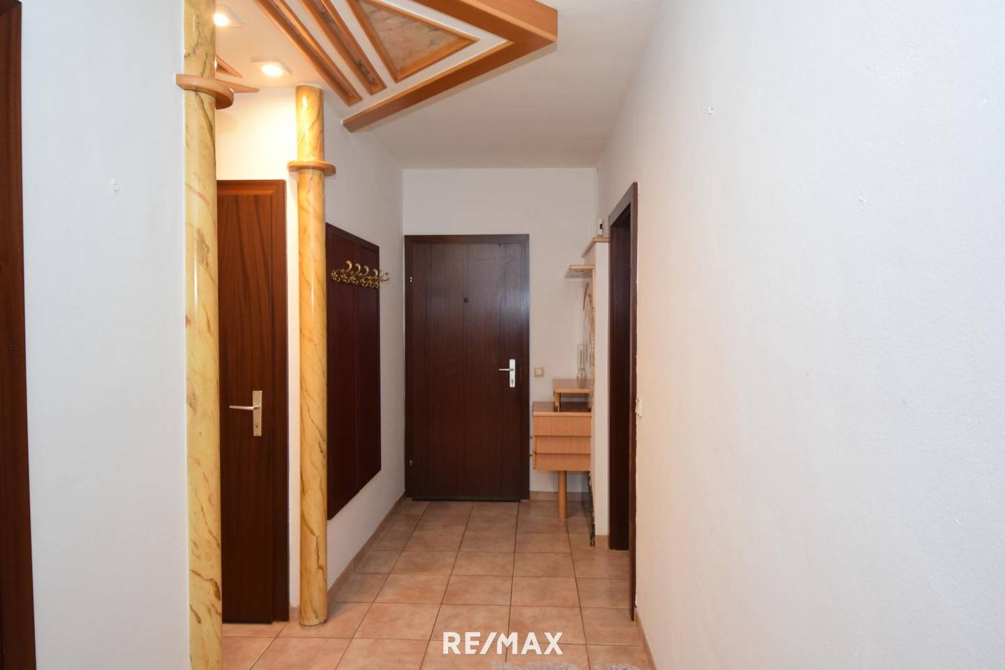 Apartment centrally located partly furnished