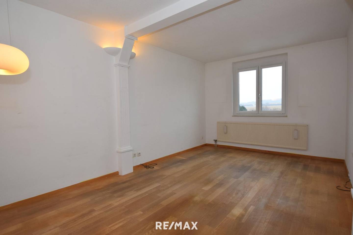 Apartment centrally located partly furnished