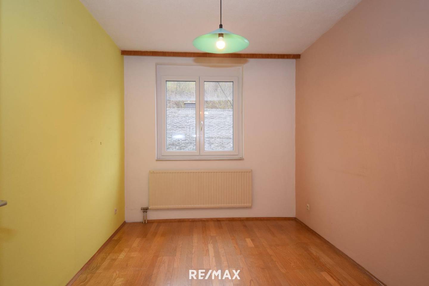 Apartment centrally located partly furnished