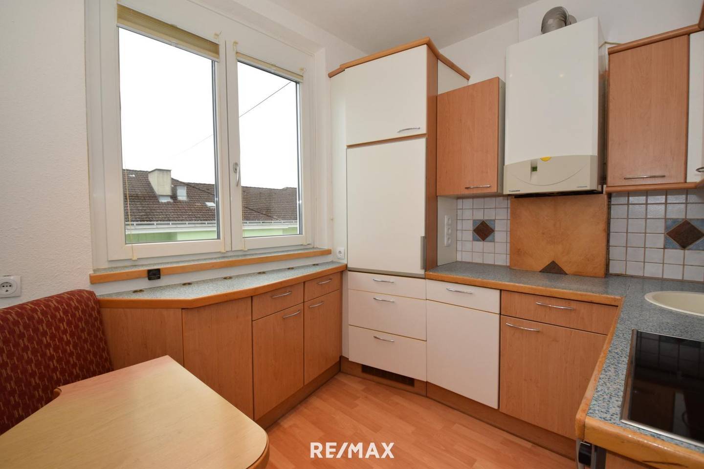 Apartment centrally located partly furnished