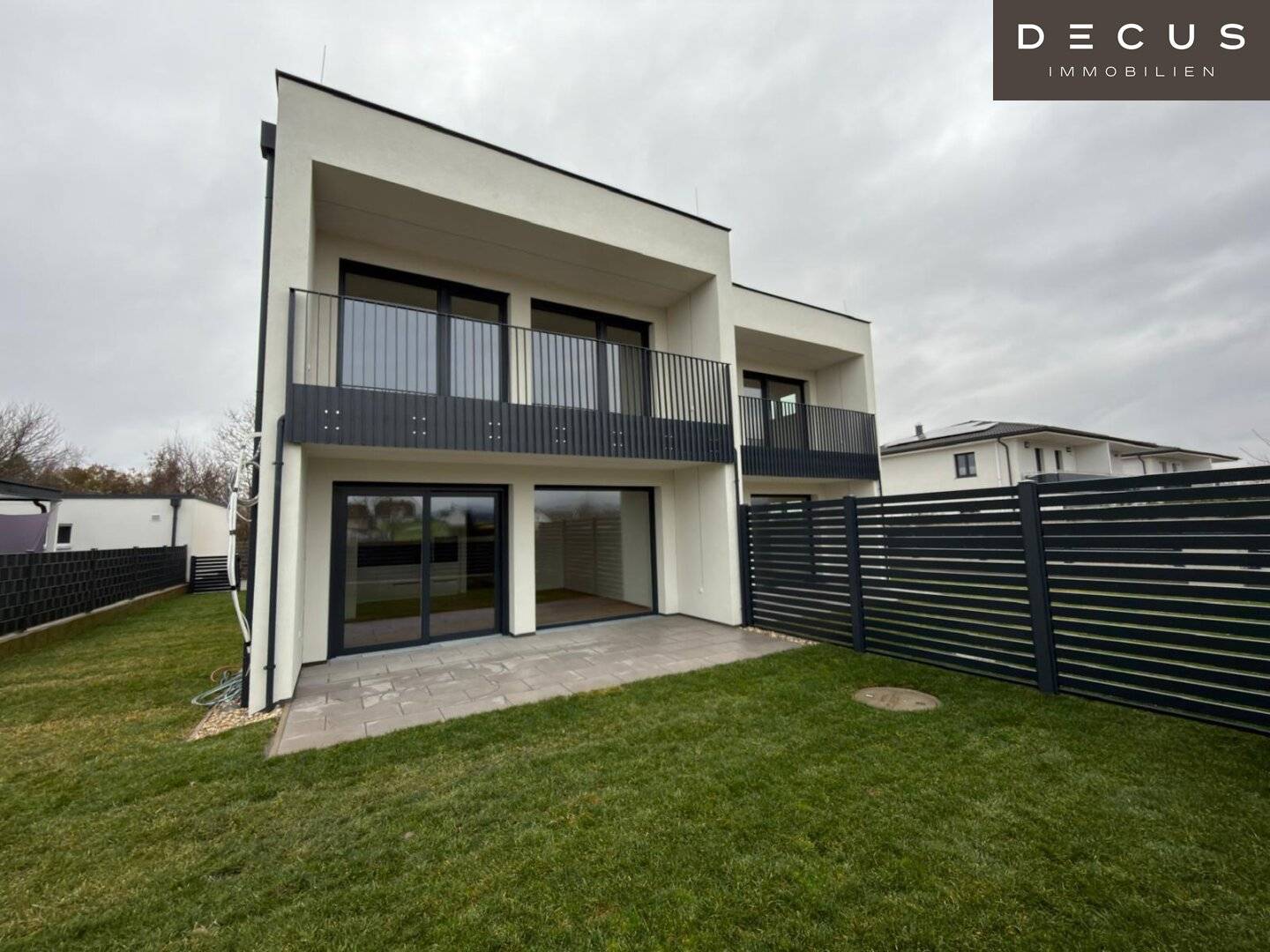 Modern family living with garden, balcony and high quality fittings