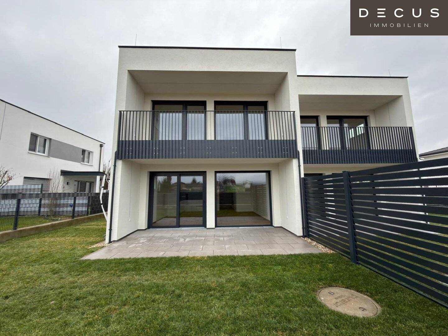 Modern family living with garden, balcony and high quality fittings