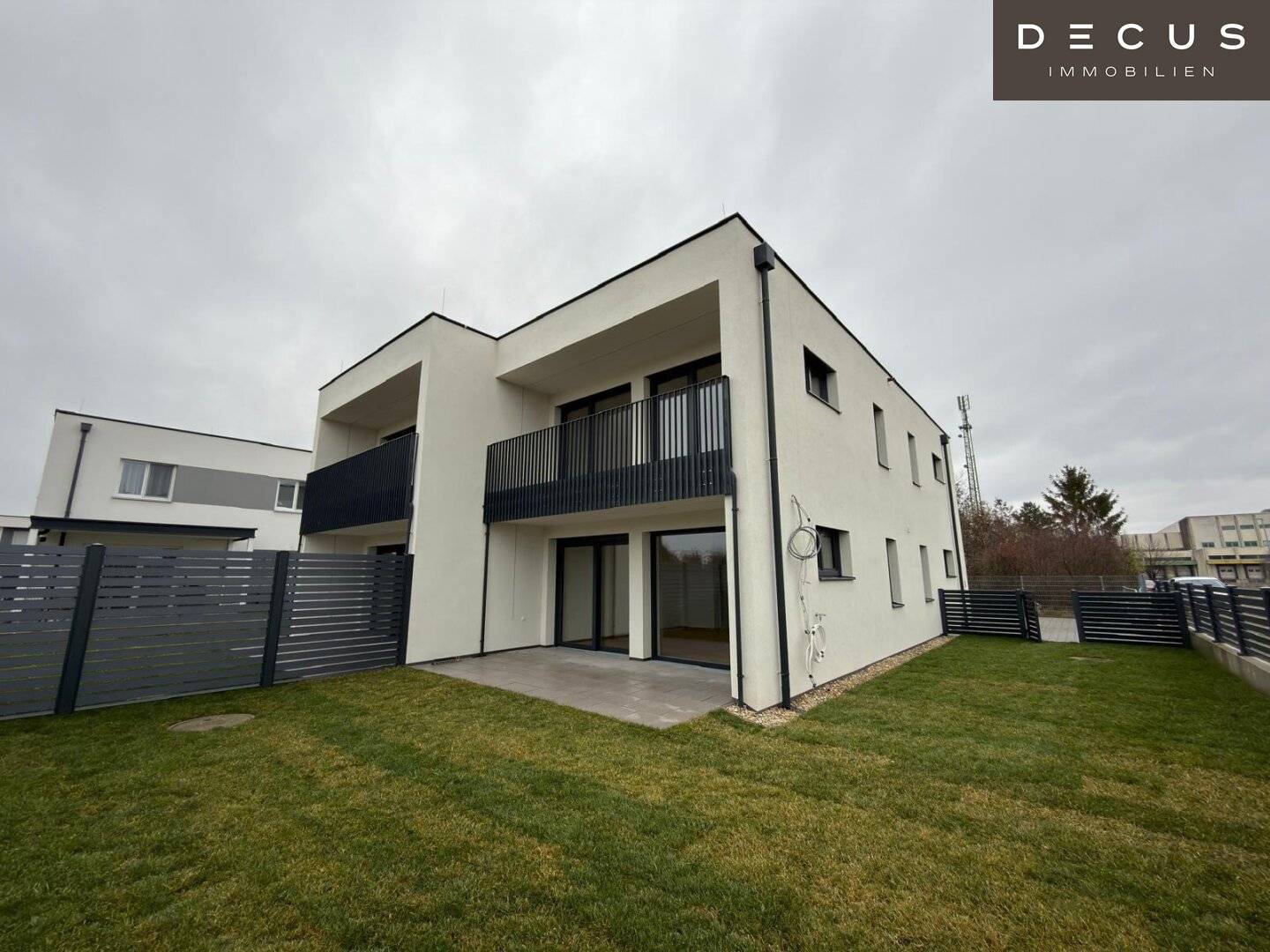 Modern family living with garden, balcony and high quality fittings