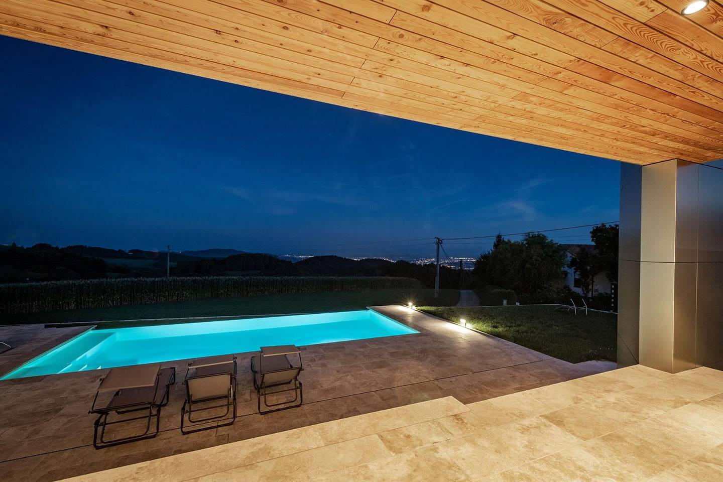 Einfamilienhaus in Lichtenberg mit Infinity-Pool und Linzblick