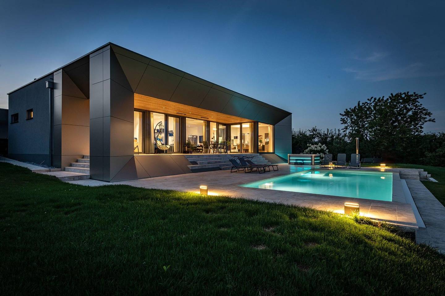 Einfamilienhaus in Lichtenberg mit Infinity-Pool und Linzblick