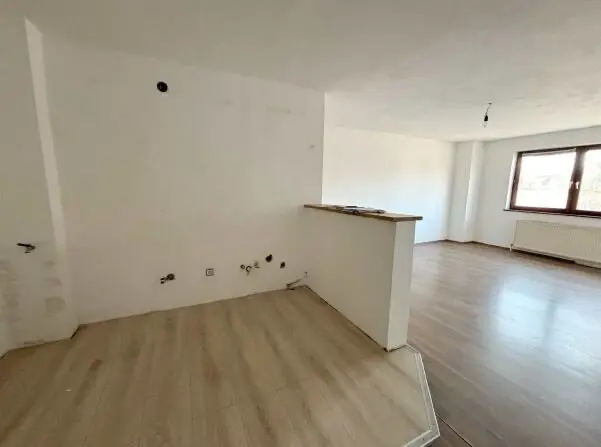 Apartment with balcony and parking space included