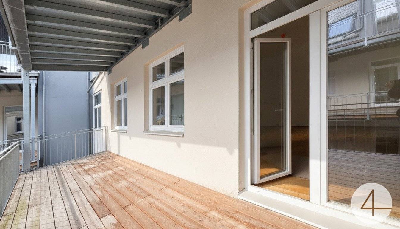 Apartment balcony near U1 Keplerplatz