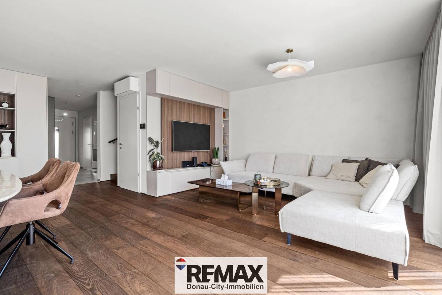 Doppelhaushälfte in Stockerau – 6 Zimmer, 204 m², möbliert, Balkon