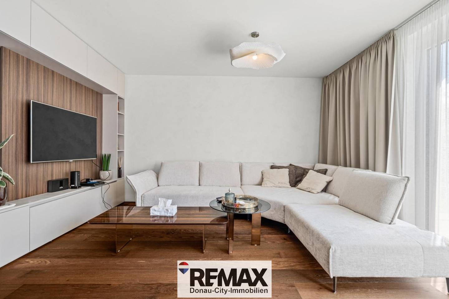 Doppelhaushälfte in Stockerau – 6 Zimmer, 204 m², möbliert, Balkon