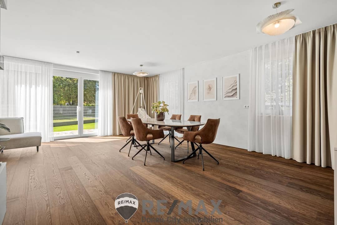 Doppelhaushälfte in Stockerau – 6 Zimmer, 204 m², möbliert, Balkon