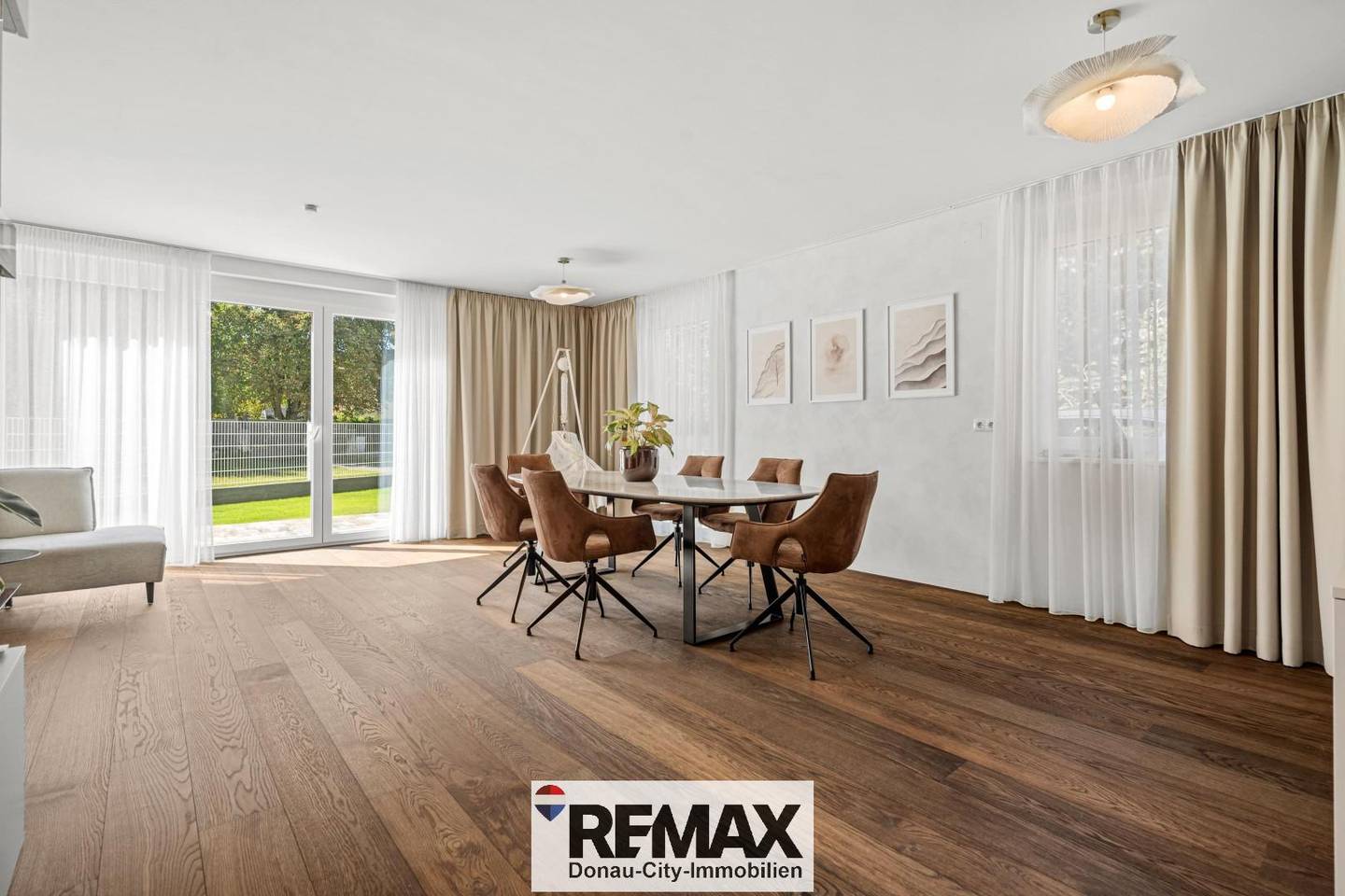 Doppelhaushälfte in Stockerau – 6 Zimmer, 204 m², möbliert, Balkon