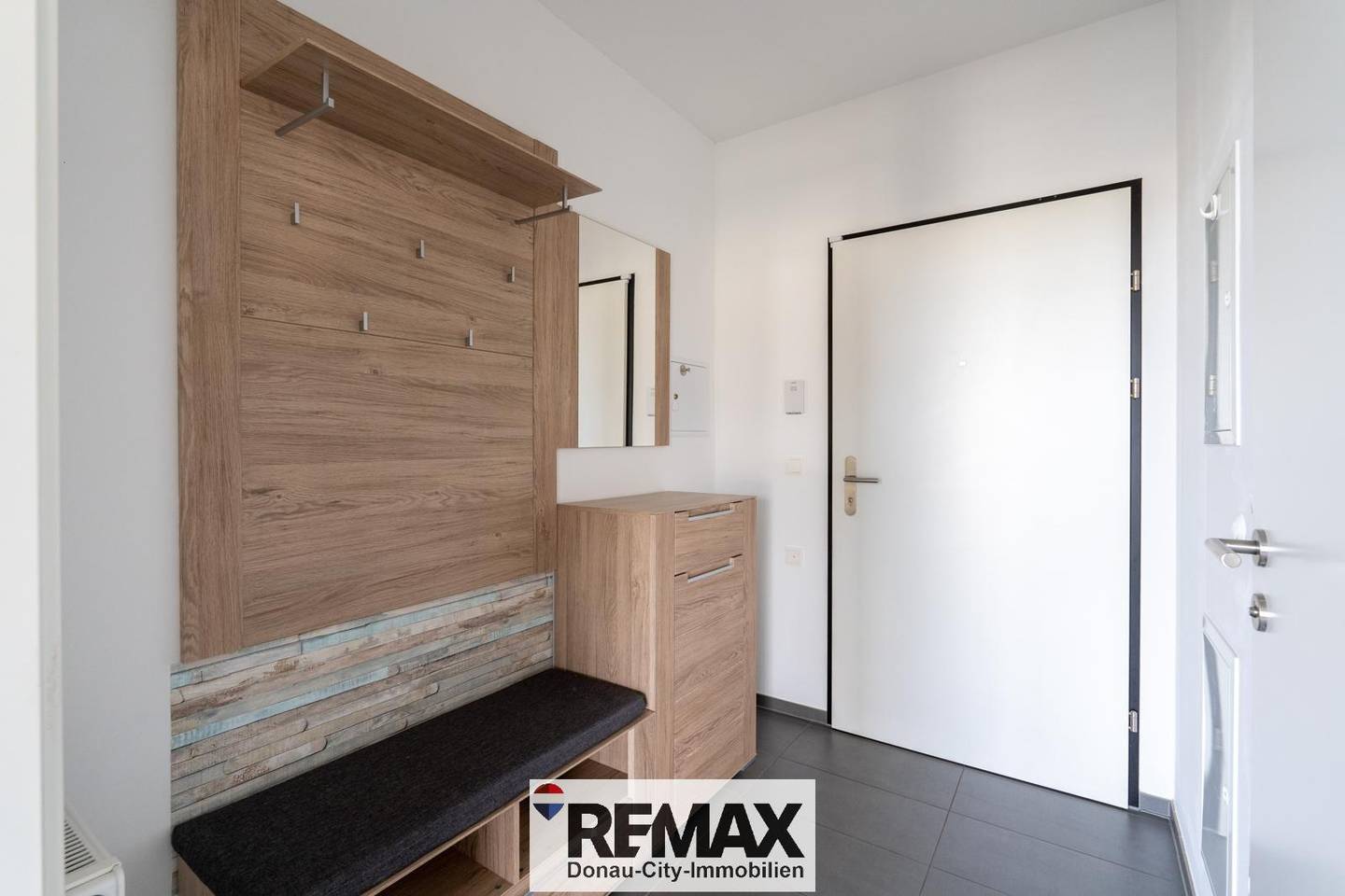 Wohnung near U2 Seestadt with balcony
