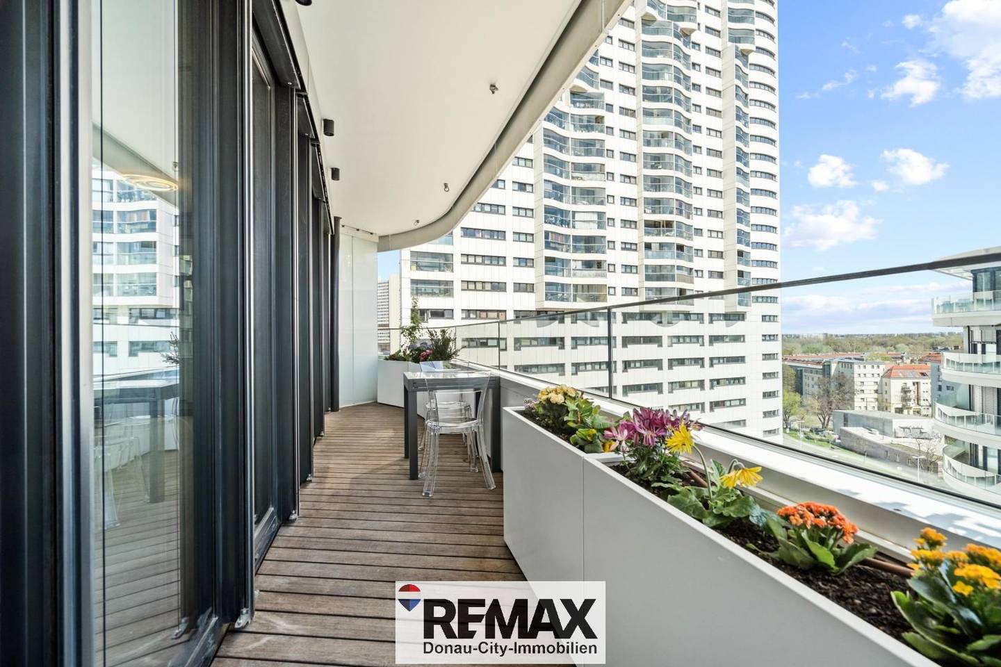 Apartment directly on the Danube with terrace