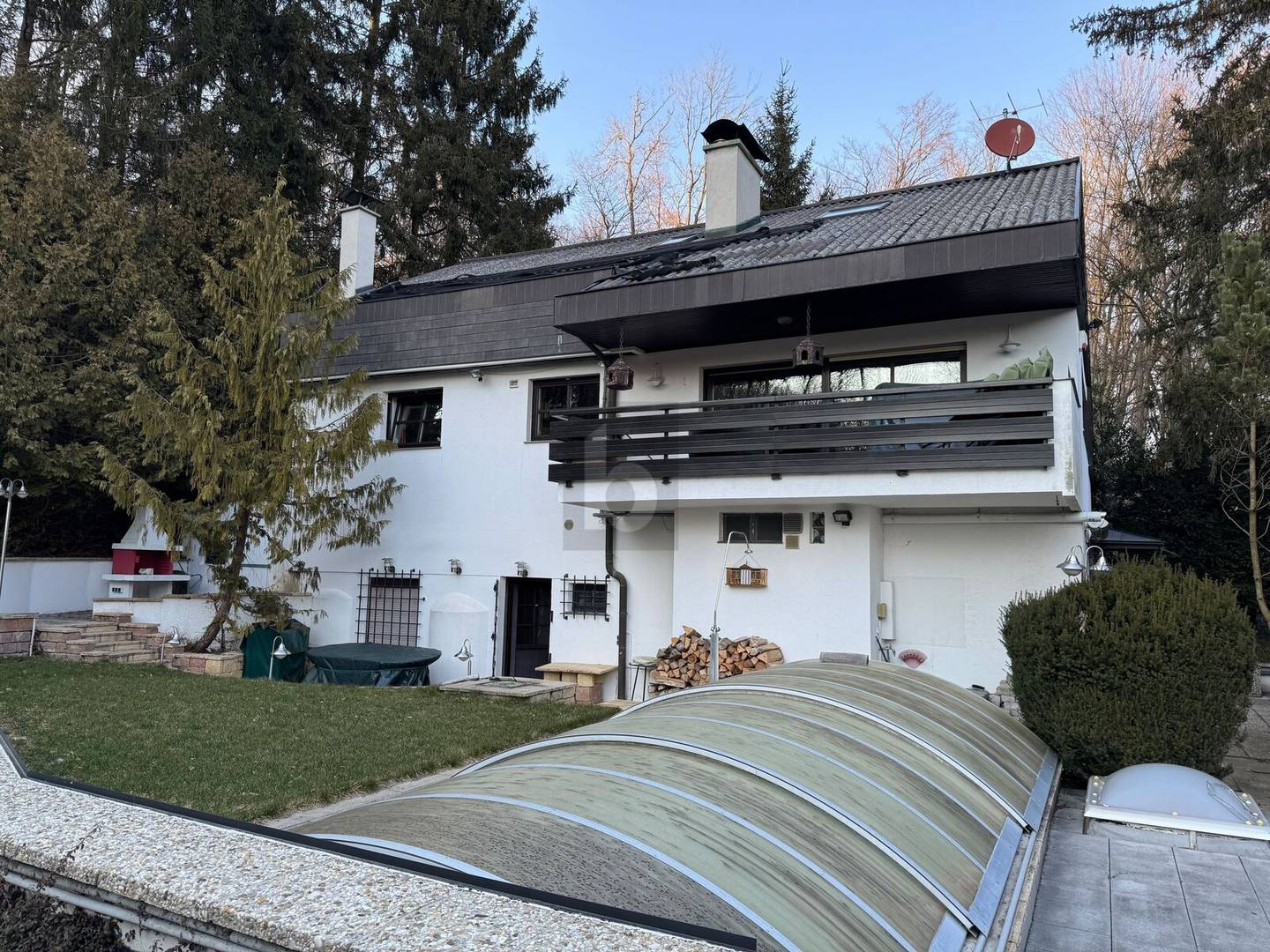 Familienwohnung mit Pool und privater Waldrandlage