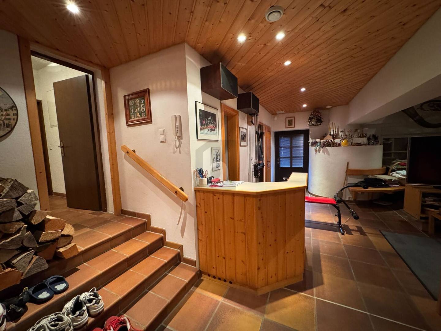 Familienwohnung mit Pool und privater Waldrandlage