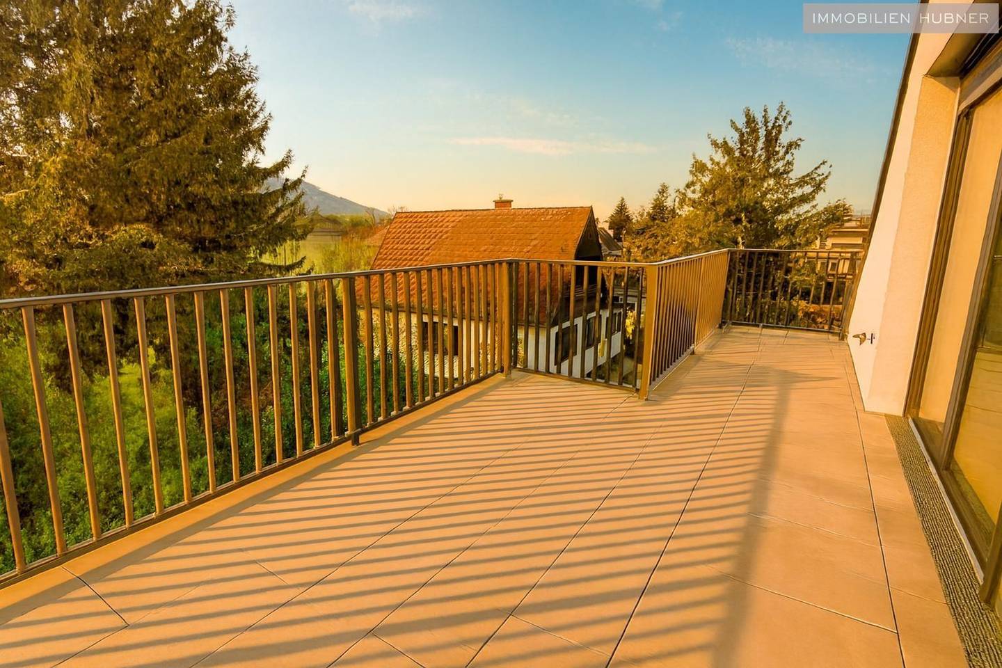 Top floor apartment newly built with two terraces and excellent public transport connections